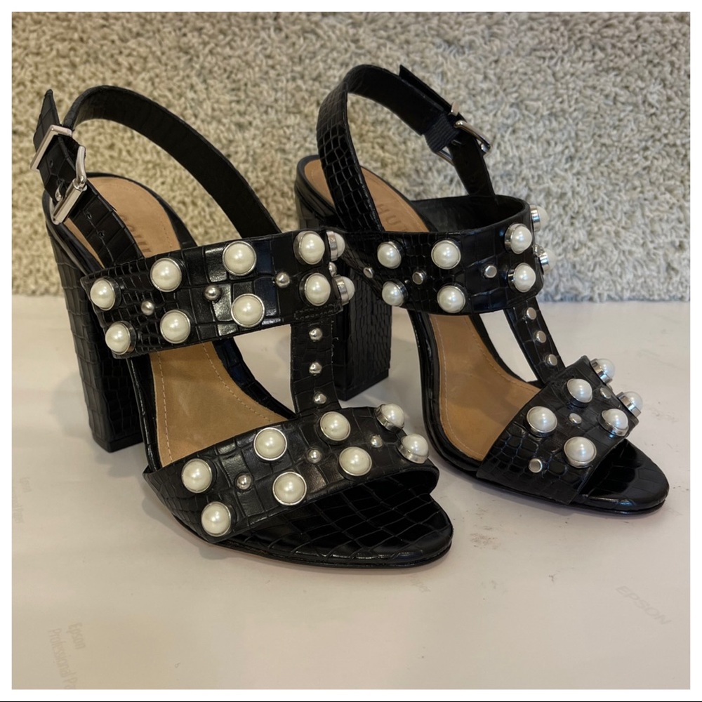 Schutz Zarita Sandal Black Leather open Toe Pearl Pump (6) - Picture 2 of 13